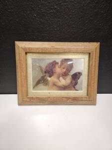 lot 153 image: Small Picture Frame with picture of 2 angels kids