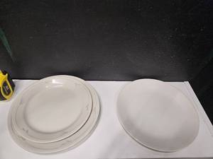lot 162 image: Lot of 8 plates, corelle brand, 6 have flower patterns and 2 are plain