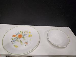 lot 163 image: Lot of 3 plate bowl set, 2 plates and 1 bowl, corelle brand, one plate has chip