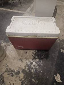 lot 190 image: Used Thermos 55 ice chest, still good condition just needs cleaned, missing cap for drain plug
