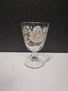 lot 200 image: Vintage Libbey Crystal Rose Bouquet Pattern Water Goblet