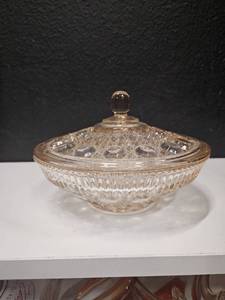 lot 207 image: VINTAGE INDIANA WINDSOR PINK DEPRESSION GLASS CANDY DISH