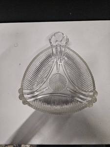lot 217 image: Hazel Atlas Vintage Art Deco Triangle Cut Glass Crystal Glass Candy Nut Dish