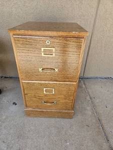 lot 222 image: 2 Drawer Wooden Filing Cabinet, no key, comes with file folders