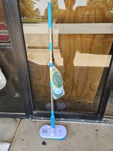 lot 229 image: Used Floor Police Motorized Mop Platinum Edition, takes batteries, comes with extra pads, unable to test batteries are dead