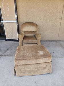 lot 238 image: Used GreenBrown Recliner with ottoman