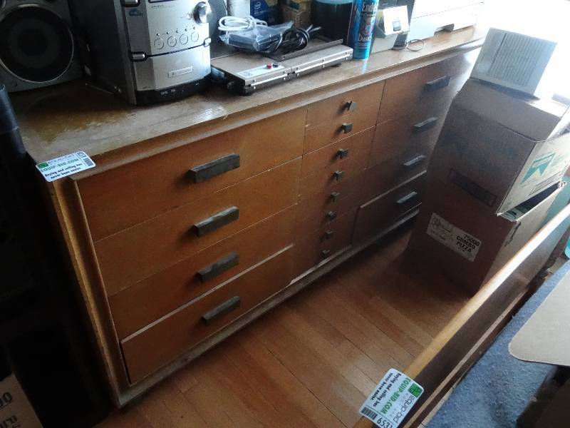 lot 6528 image: Dresser