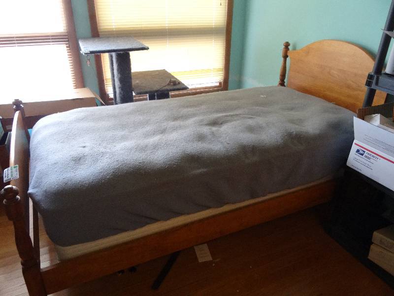 lot 6531 image: Twin Bed