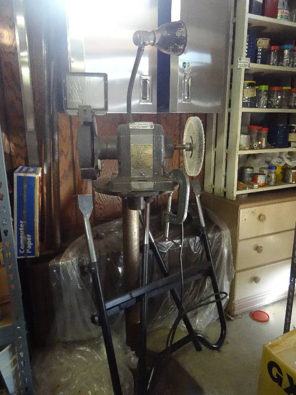 lot 6537 image: Craftsmen Grinder & Metal Stand w Knife & Tool Sharpener