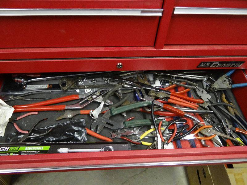lot 6549 image: Contents of Tool Box - Bottom 12 Drawers