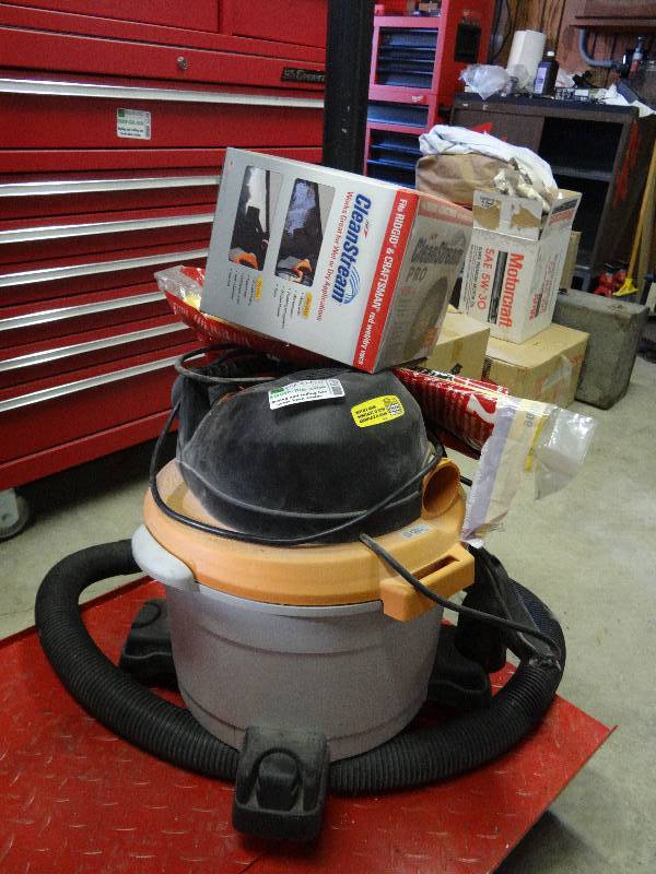 lot 6551 image: Shop vac w Accessories