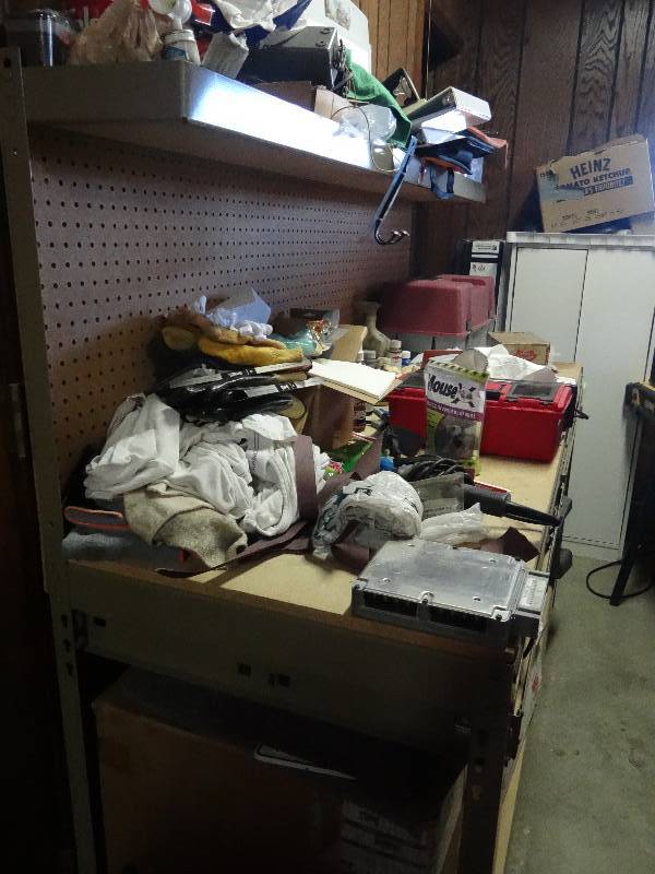 lot 6574 image: Large Work Bench & Entire Contents