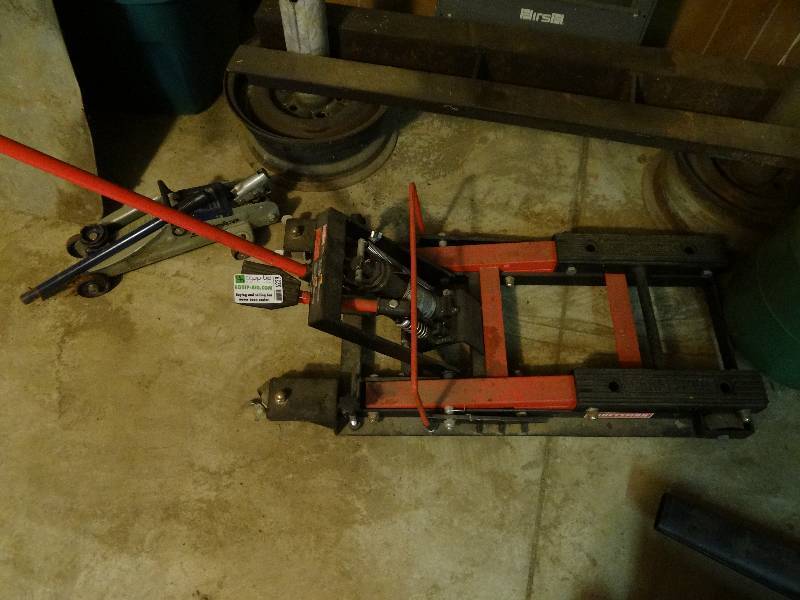 lot 6239 image: 2 Floor Jacks
