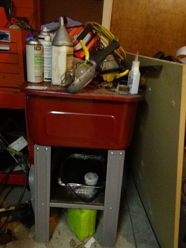lot 6252 image: Metal Tool Wash Bay & Misc.
