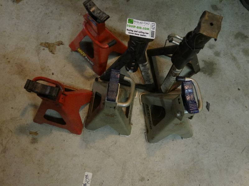 lot 6253 image: Lot of Floor Jacks
