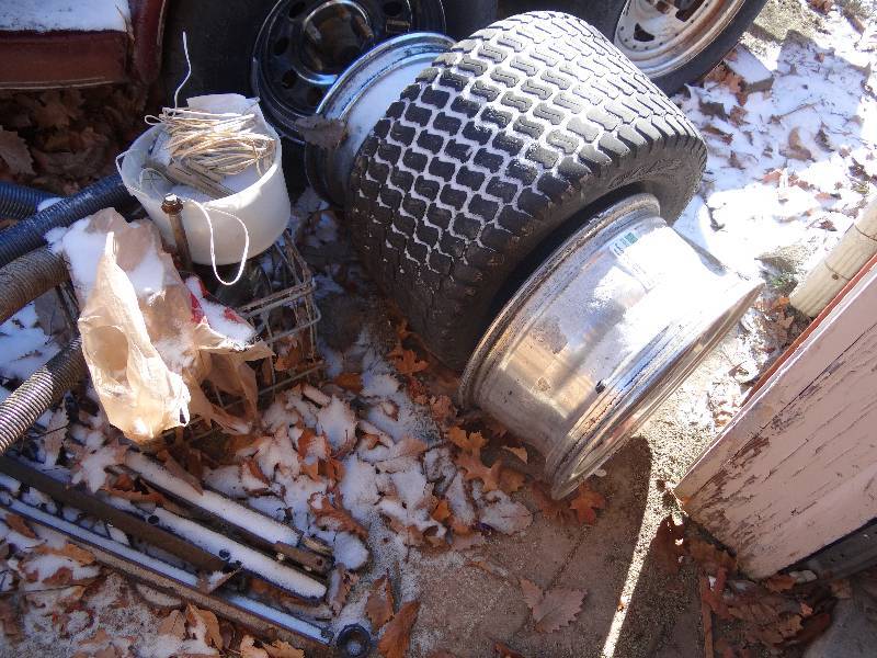 lot 6260 image: 2 Misc Rims, Tire & Garage Door Parts
