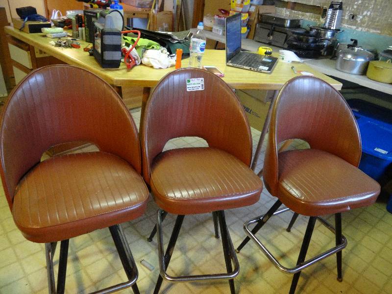 lot 6296 image: 3 Bar Stools
