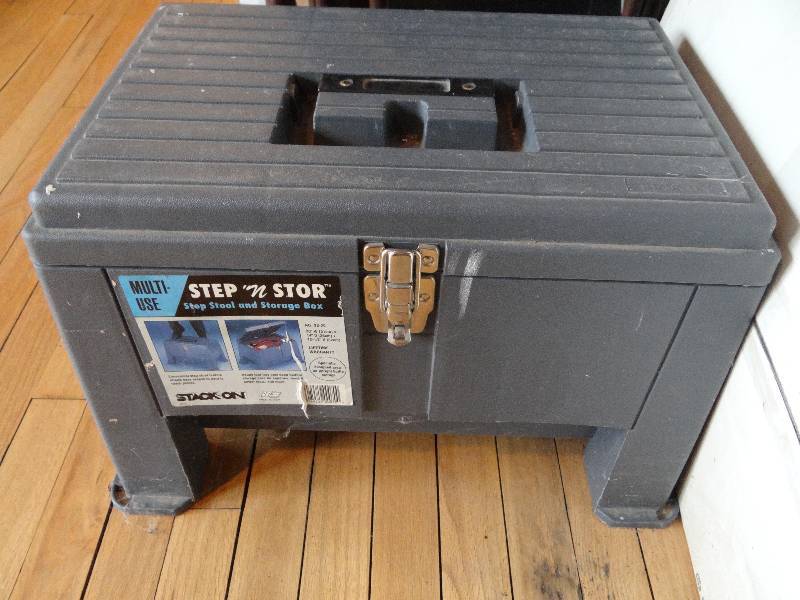 lot 6316 image: Step n Stool Contents Included