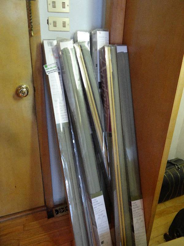 lot 6318 image: 9 Sage Roman Shades
