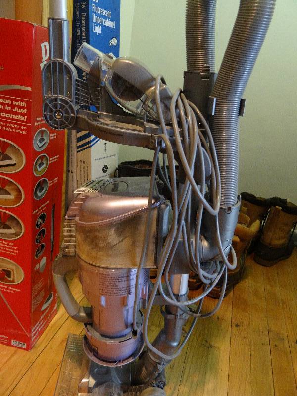 lot 6321 image: Shark Vacuum