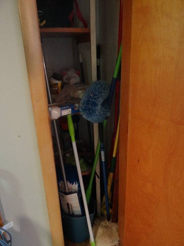 lot 6322 image: Contents of Closet