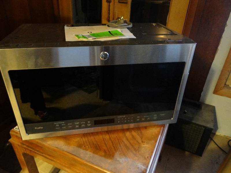 lot 6335 image: Stainless Steel GE Vent Hood