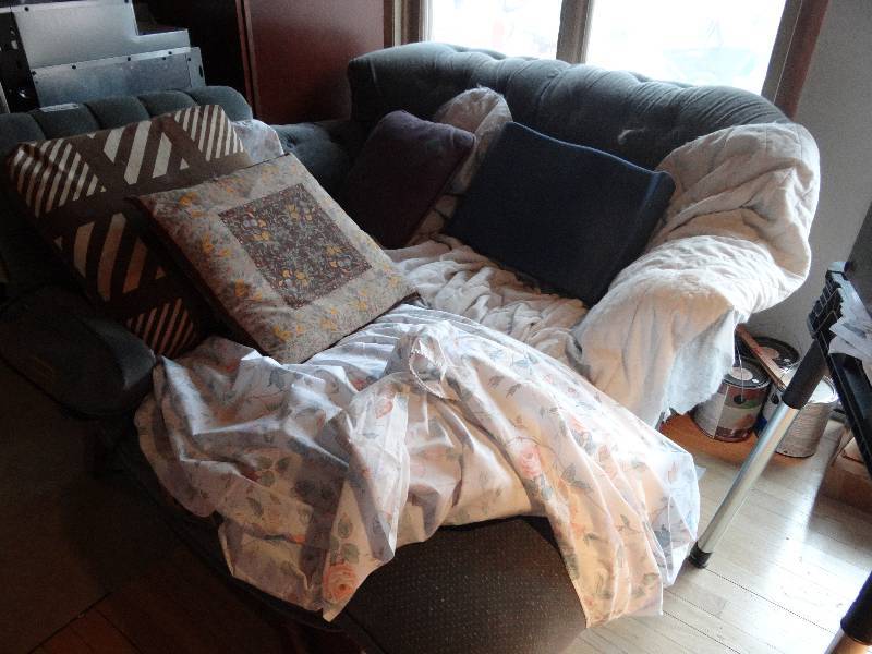 lot 6342 image: Love Seat and Chair