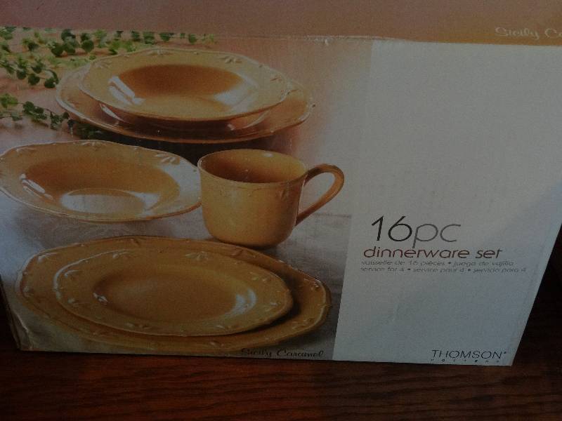 lot 6344 image: 2 Boxes of 16 Piece Thompson Pottery Dinnerware Set