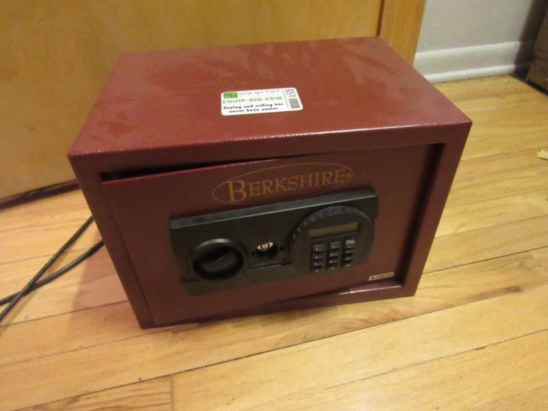 lot 6508 image: Berkshire Safe & Electronic Control Panel