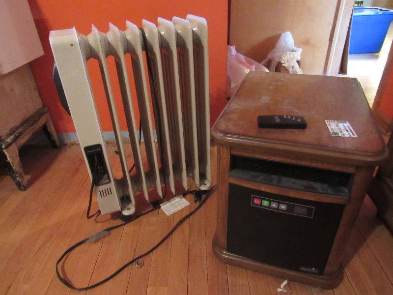 lot 6521 image: Duraflame Heater  Delonghi Electric Radiator