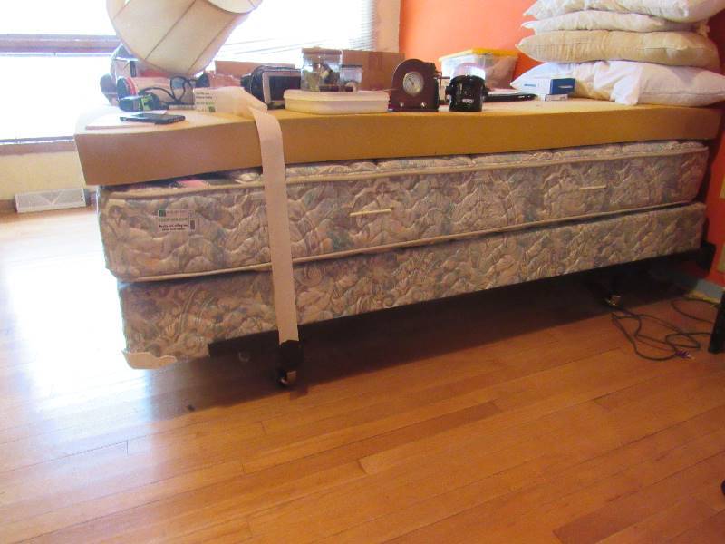 lot 6522 image: Queen Size Bed