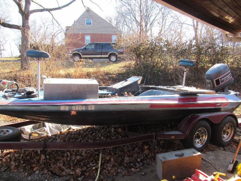 lot 6170 image: Boat, Trailer & Motor