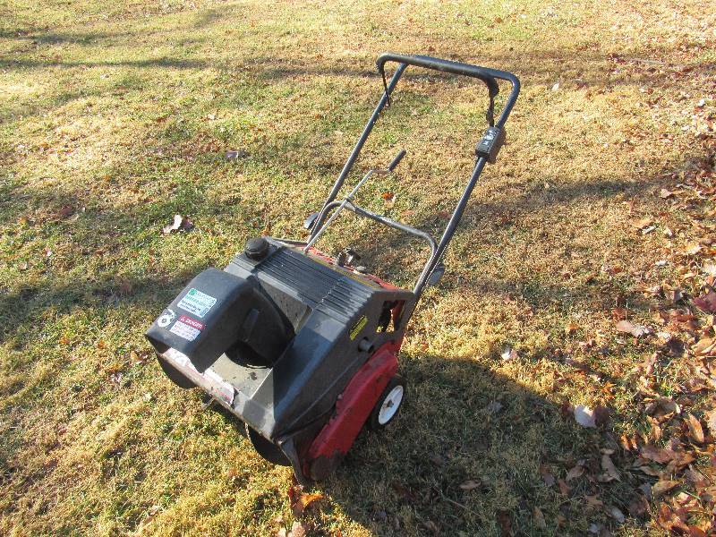 lot 6199 image: Snow Blower