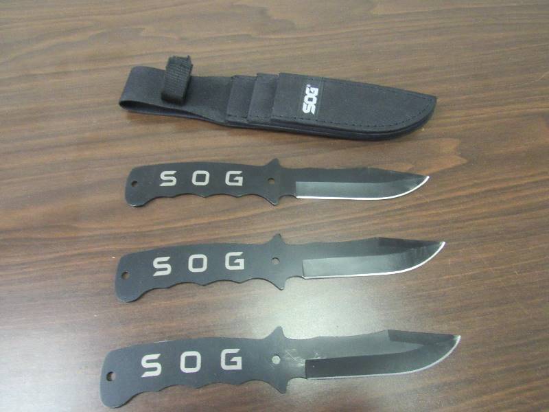 lot 6218 image: SOG Knife Set (3) & Case