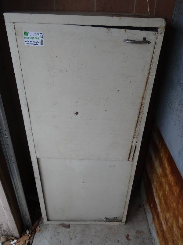 lot 6224 image: Horizontal Metal Cabinet