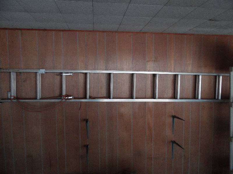 lot 6231 image: Aluminum Extension Ladder