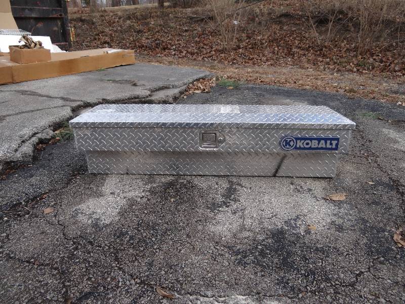 lot 6233 image: Kobalt Aluminum Tool Box