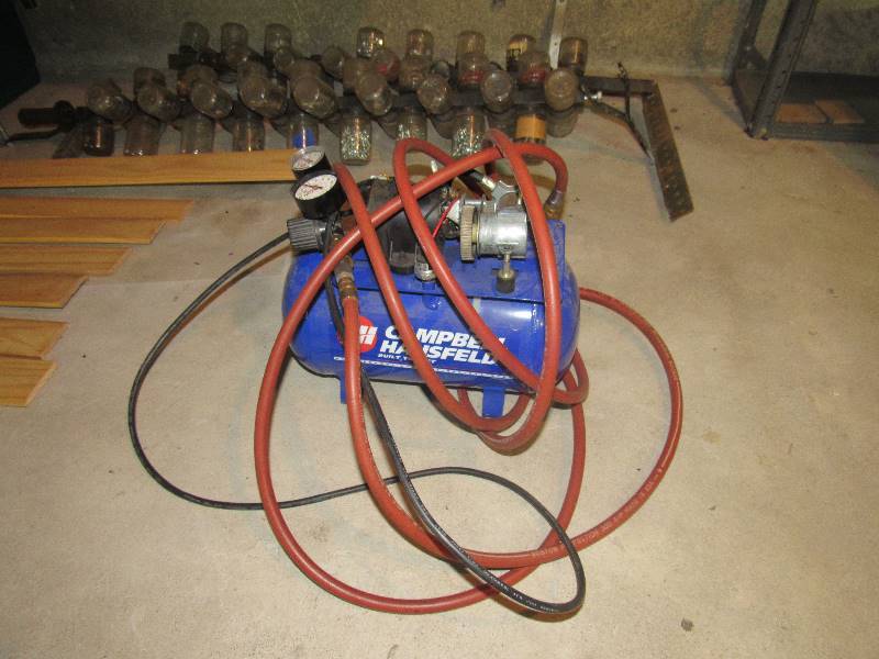 lot 6415 image: Campbell Hausefeld SH2100 air compressor with 20 hose