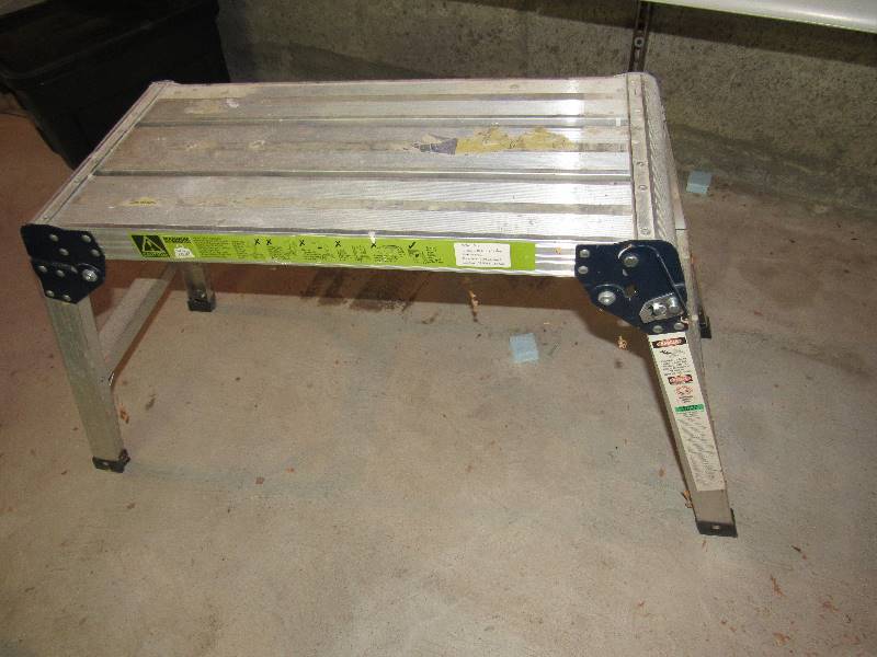 lot 6435 image: Aluminum Platform step, load capacity 225 lbs,  27 x 12 x 21 tall