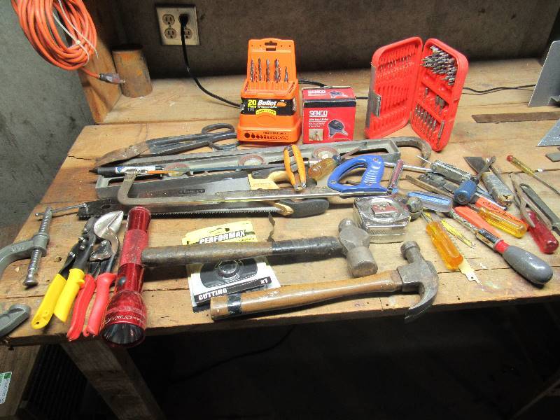 lot 6467 image: Lot of hand tools saws, level, hammers, screw drivers and more