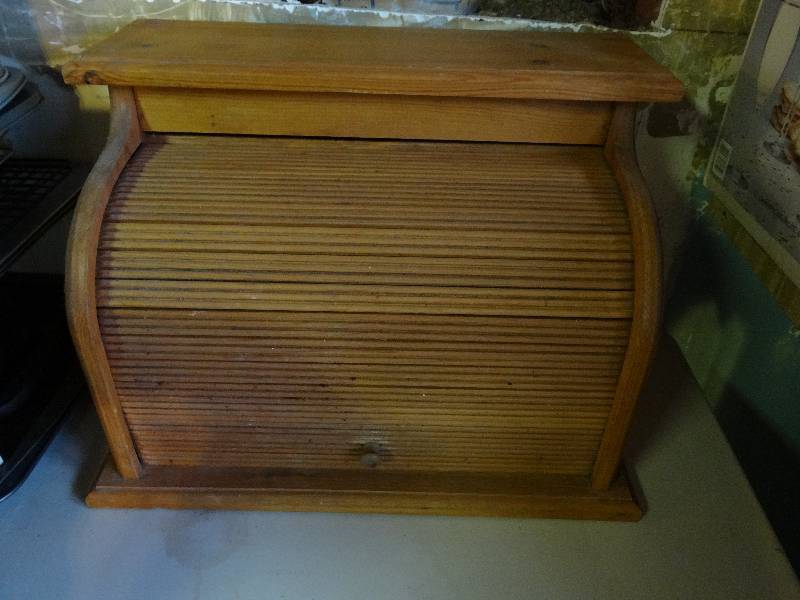 lot 6279 image: Wood Bread Box