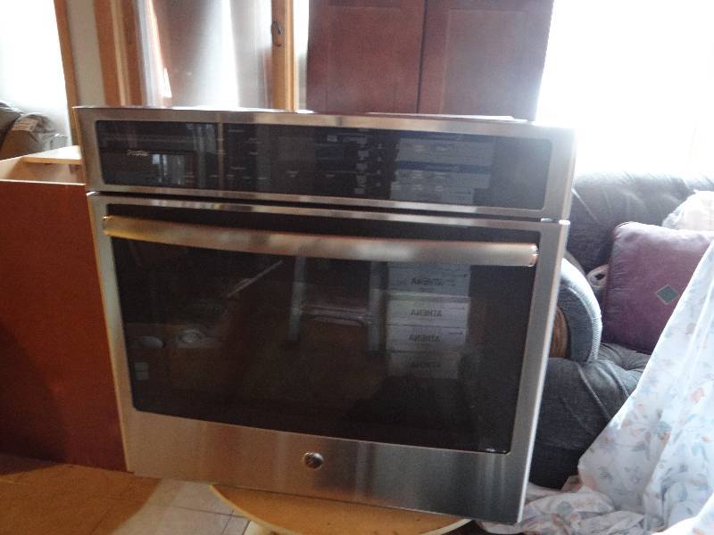 lot 6336 image: Stainless Steel GE Wall Oven