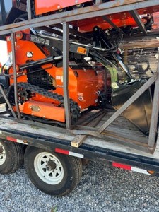 lot 20353 image: Unused YF2-380 Mini Stand On Skid Steer with Bucket