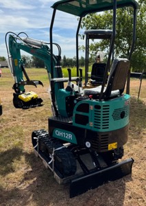 lot 20386 image: Unused QH12R AGT 13.5 HP Briggs &Stratton 1-ton Mini & Small Excavator, Gasoline, With Thumb Clip