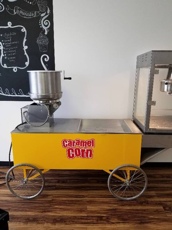 lot 2 image: Gold Medal Karamel Baby Two-in One Merchandising Wagon MSRP $3,400