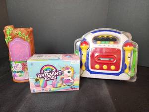 lot 100 image: New Toys