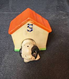 lot 119 image: Vintage Dog in a Doghouse Salt & Pepper Shaker Set (Marked Japan)