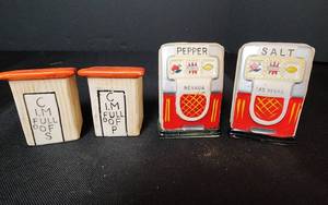 lot 124 image: Vintage Salt & Pepper Shakers (Marked Japan)