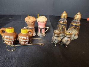 lot 127 image: Vintage Salt & Pepper Shakers