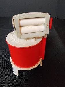 lot 134 image: Vintage Plastic Wringer Washing Machine Sugar Bowl and Salt & Pepper Set USA